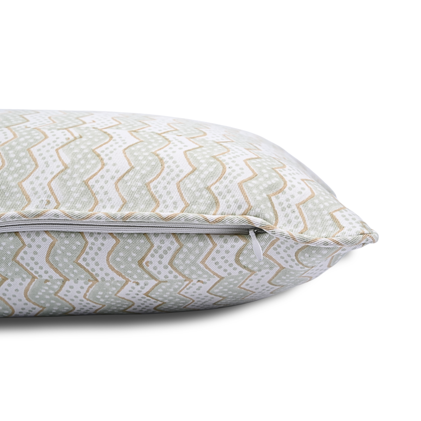 Decorative pillow with a zigzag pattern for Canadian home decor, Throw pillow covers, Cotton pillow covers 20 inch