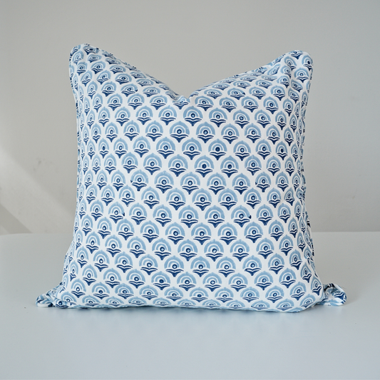 Square Arko Cerulean 100% cotton block printed pillow cover. This artisan throw cushion features a repeating small scalloped arch motif in cerulean blue and navy on a crisp white background with piped edges. Fine handmade textile home decor.